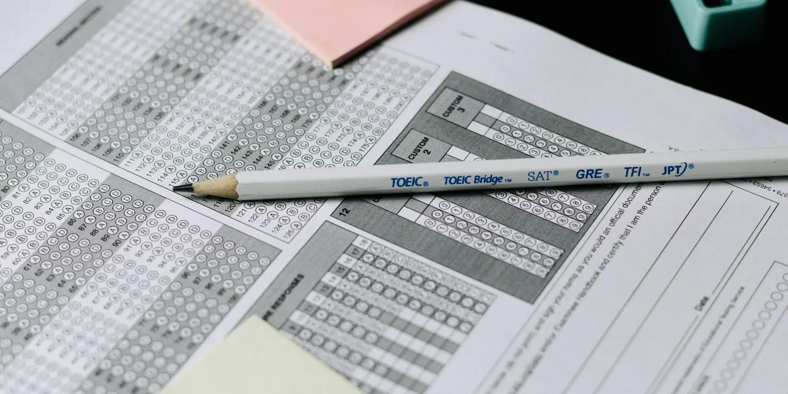 examenes auxiliar comunidad madrid Hojas de respuestas de examen oficial con un lápiz