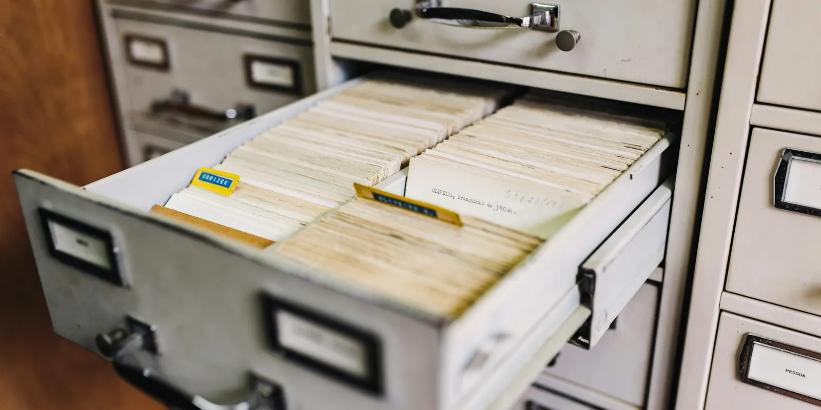 fase de concurso junta Cajonera de archivo con expedientes
