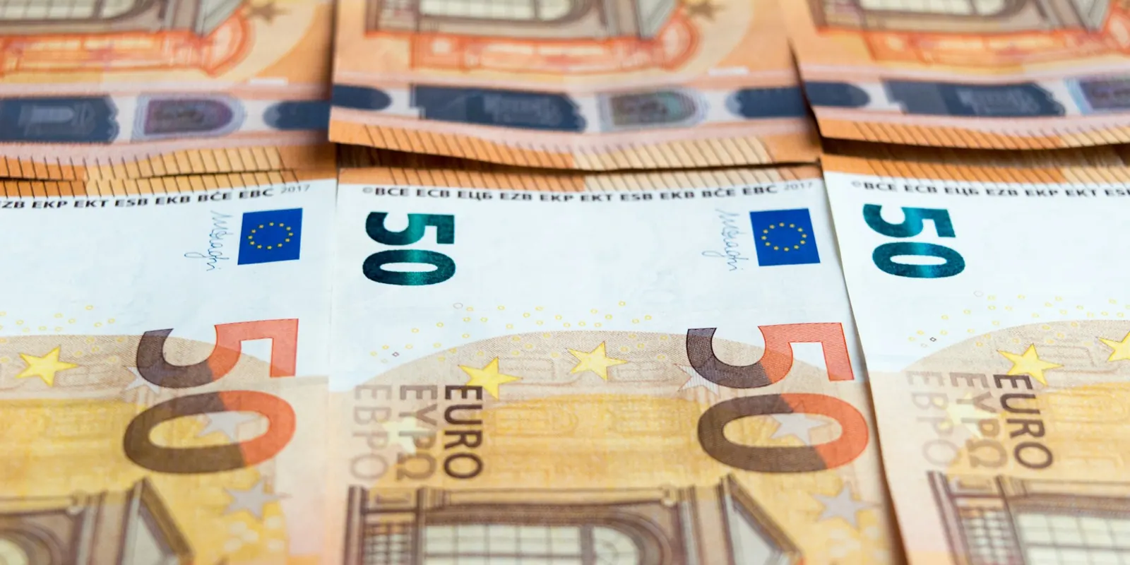 sueldo tai estado 2026 Billetes de 50 euros extendidos